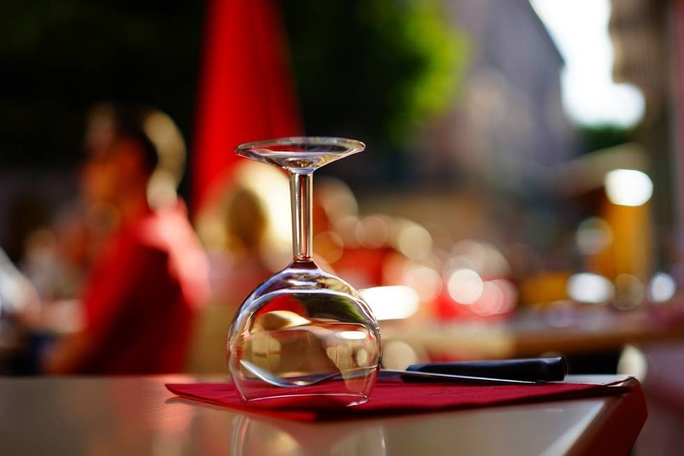 table-1469719_1920.jpg